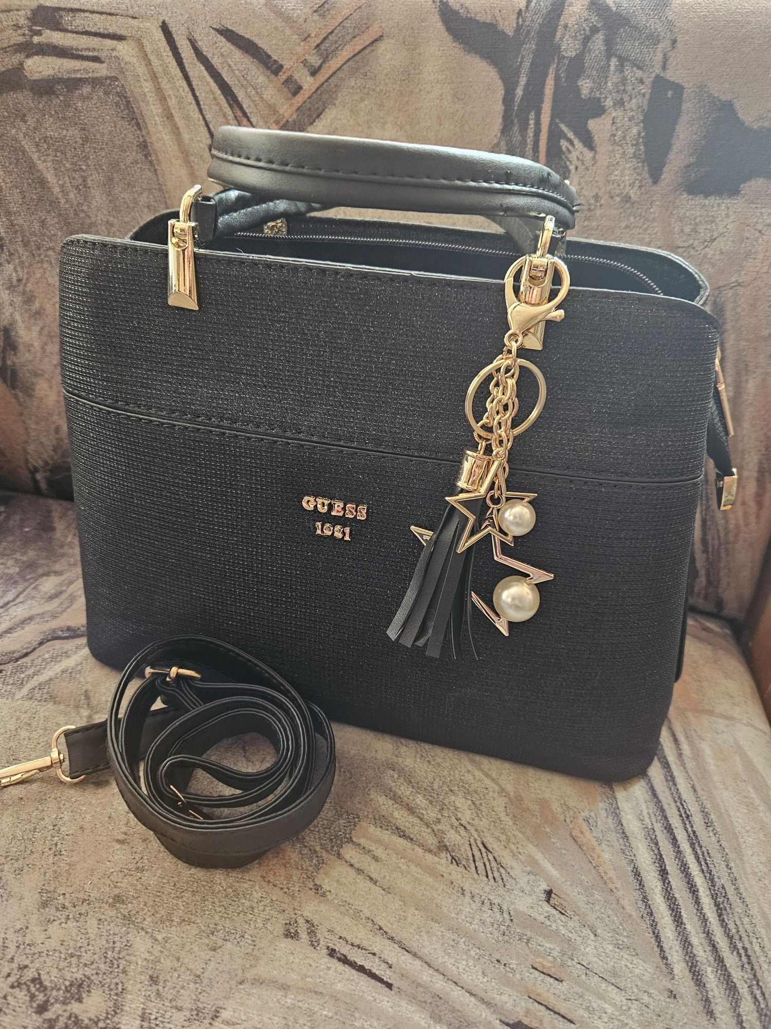 Нова чанта на GUESS