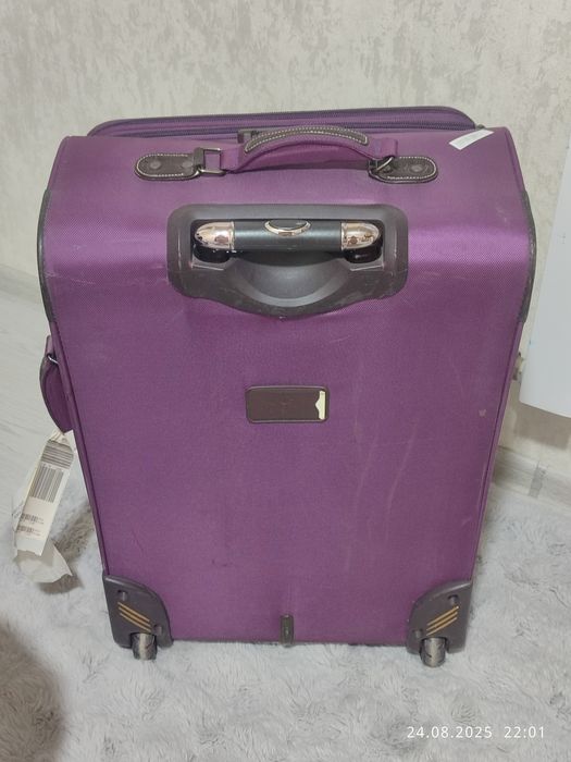 Чемодан дорожный в хорошем состоянии