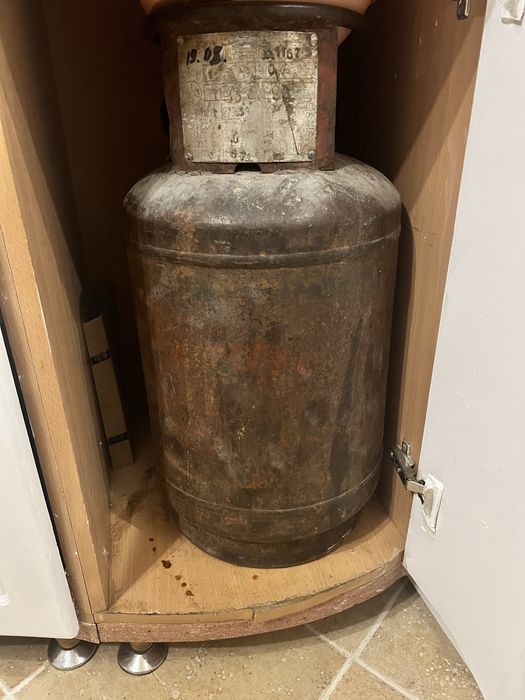 Продаю газовый балон полный