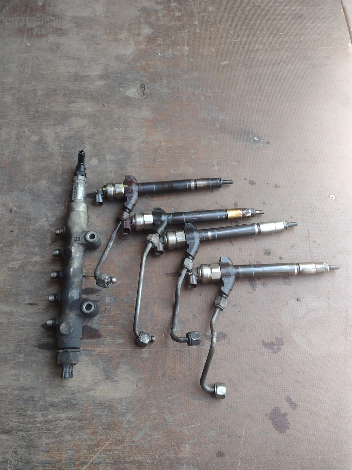 Vând injectoare Peugeot boxer,Ford Transit,Fiat Ducato,Citroen 2,2 HDI