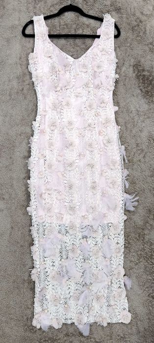 Rochie roz pal din dantela, perle si pene