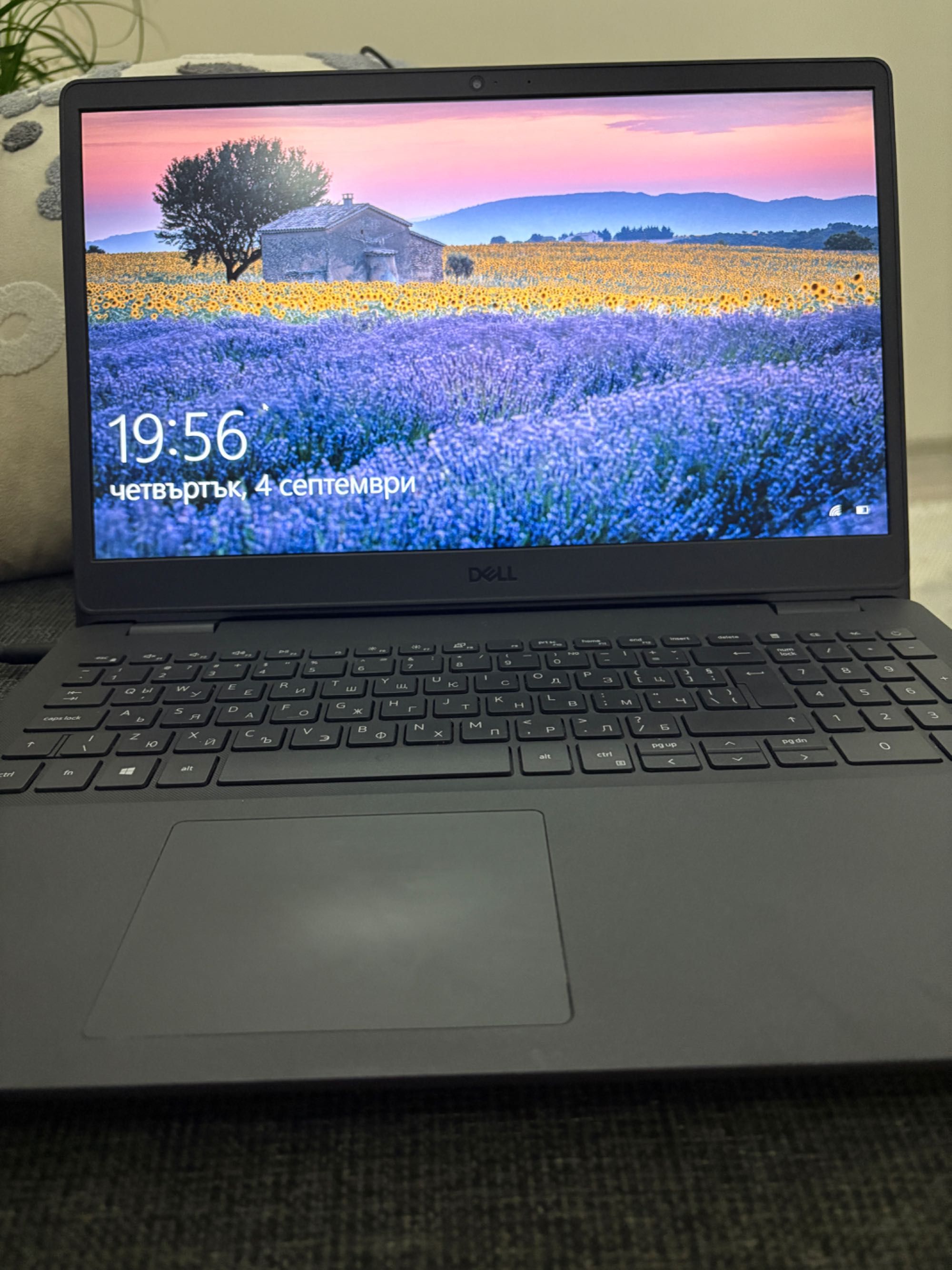 Лаптоп DELL Vostro 3500