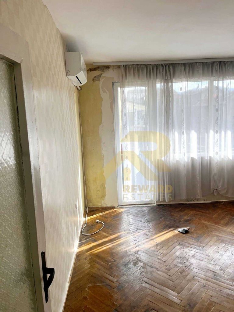 Продава се Тристаен апартамент в Перник, Църква - 101 кв.м за 1233 €/кв.м - Снимка #1