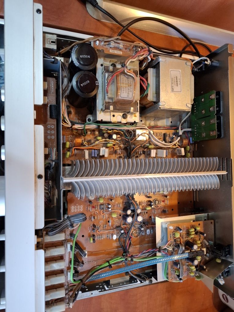 Onkyo integra 8057