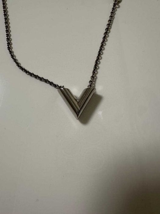 Louis Vuitton оригинално колие