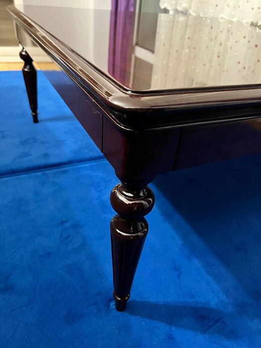 Холна маса от масивно дърво