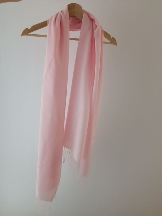 Розов на цвят шал