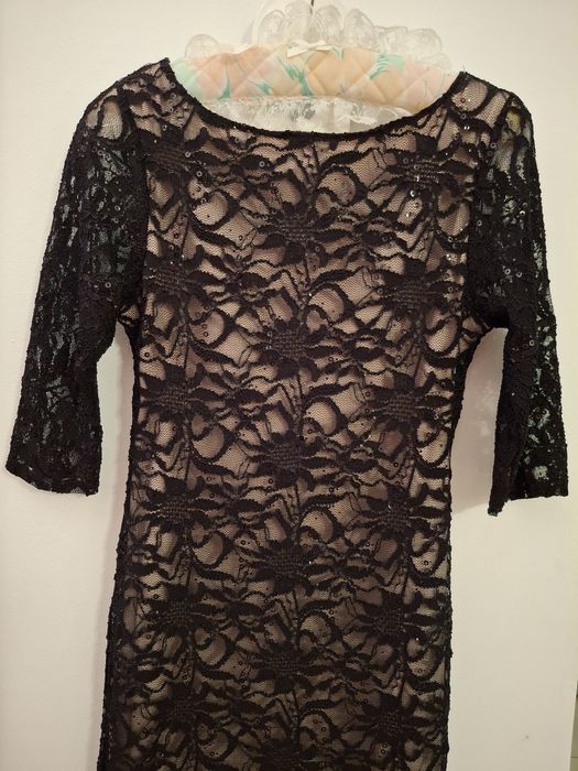 Rochie Evie elegantă din dantelă neagră si paiete