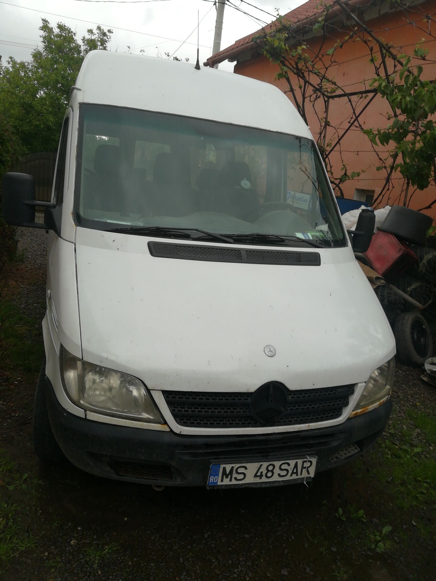 Vând Mercedes sprinter cu 9 locuri în stare de funcționare