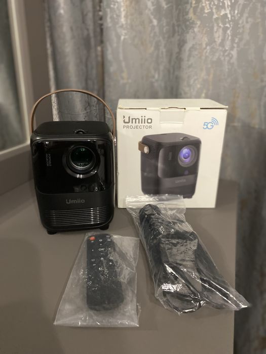 Продаю Проектор Umiio и Алиса Яндекс станция Лайт!