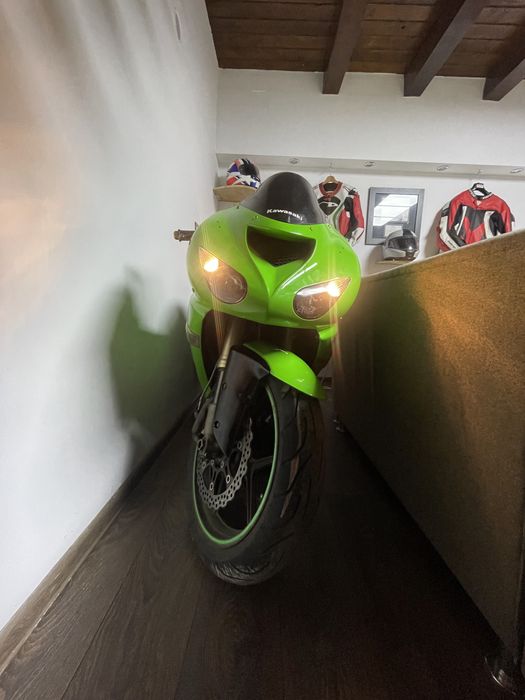 Motocicleta Kawasaki Ninja ZX10R