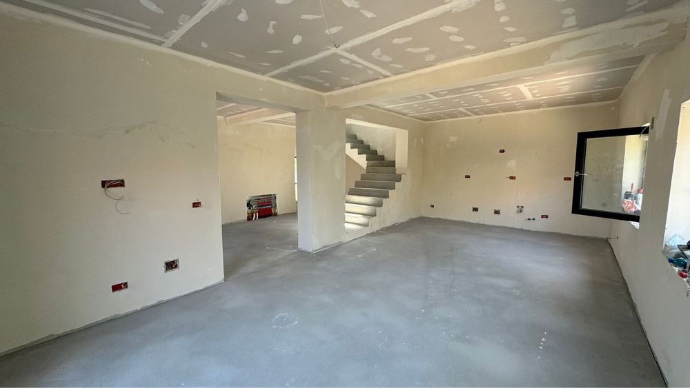 Casa noua ( Semi Finisata ) de vanzare in Oradea