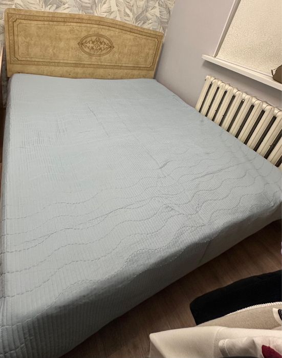 Двуспальная кровать