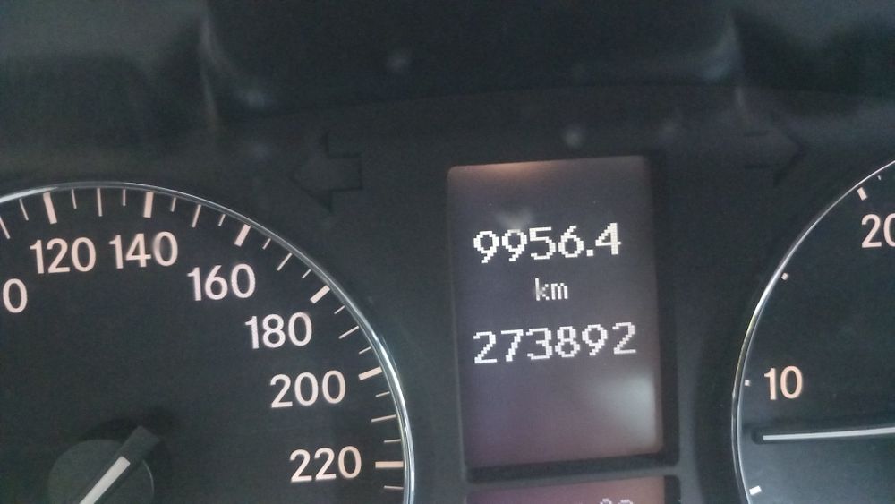 Vând Mercedes C220 CDI