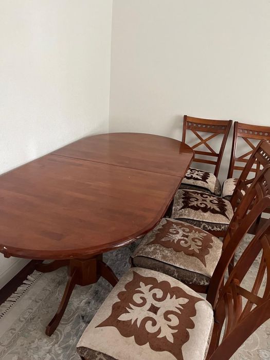 Продается стол со стульями