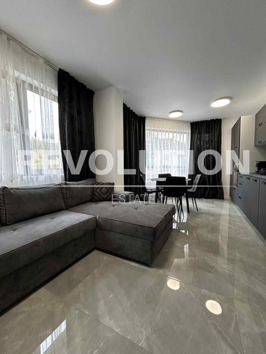 Луксозен ДВУСТАЕН апартамент в района на Каменица 1