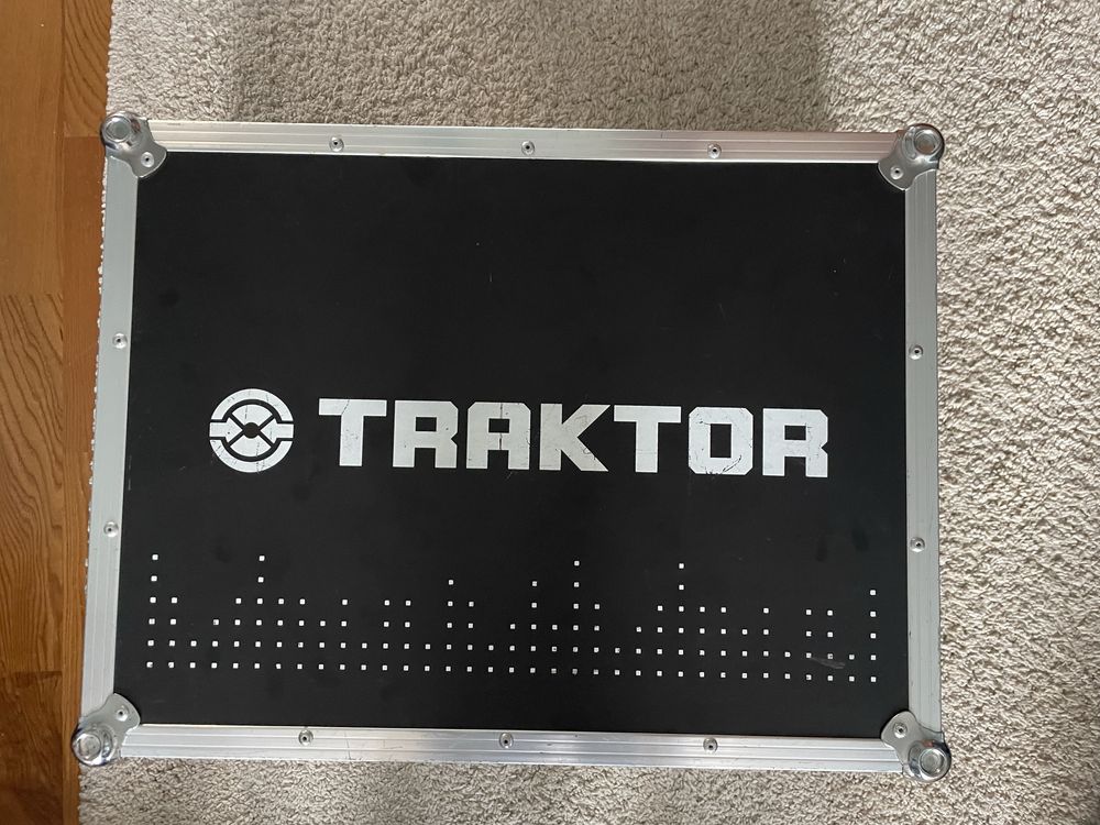 Traktor kontrol s4 (cu case)
