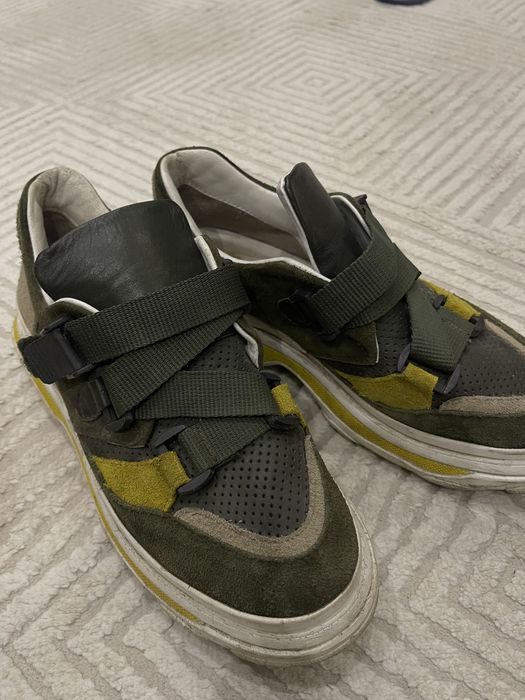 Кроссовки и сандалии