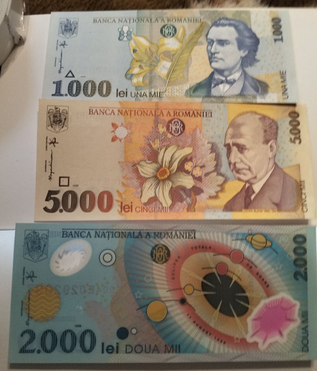 Lot bacnote vechi. 2 de 1000 lei, 1 de 2000 și 1 de 5000 lei