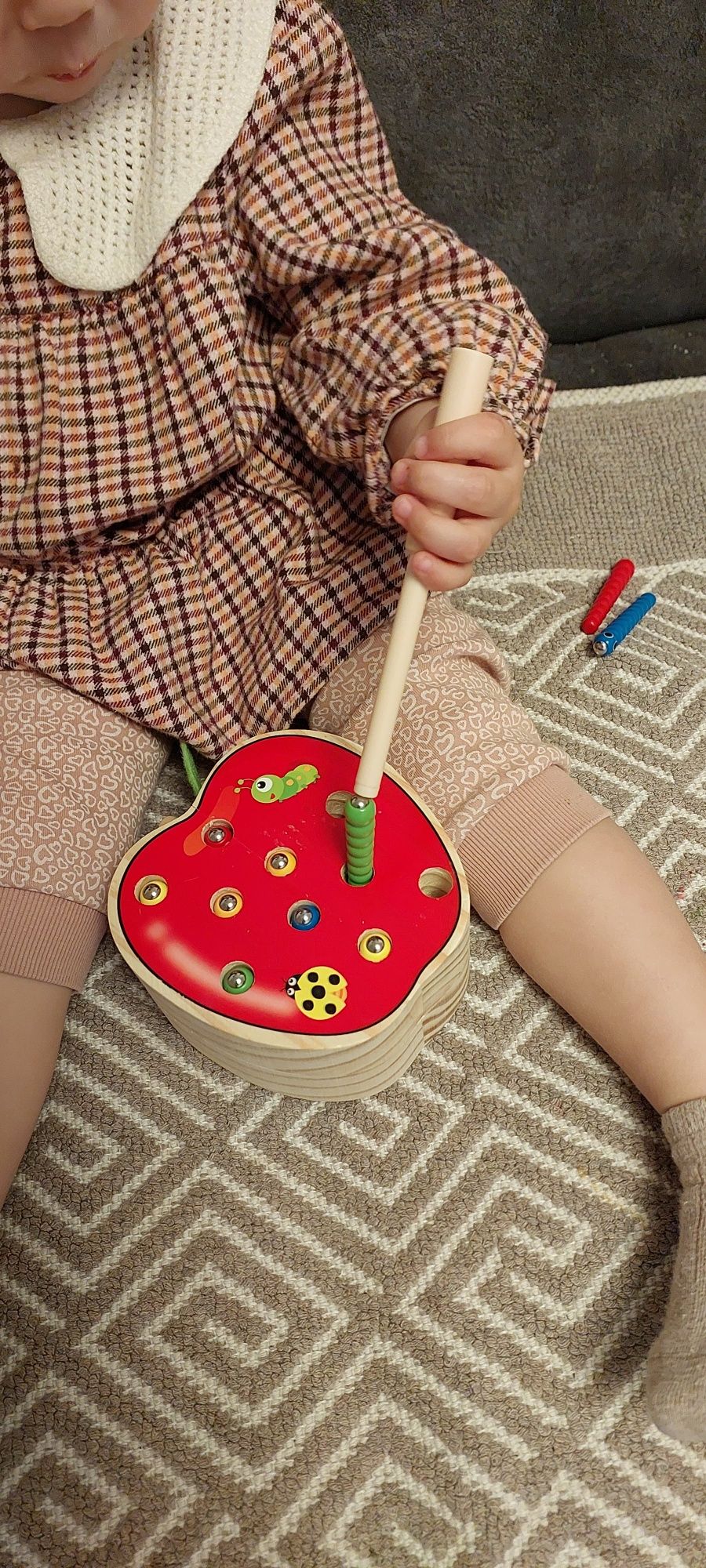 Игрушка поймай червячка