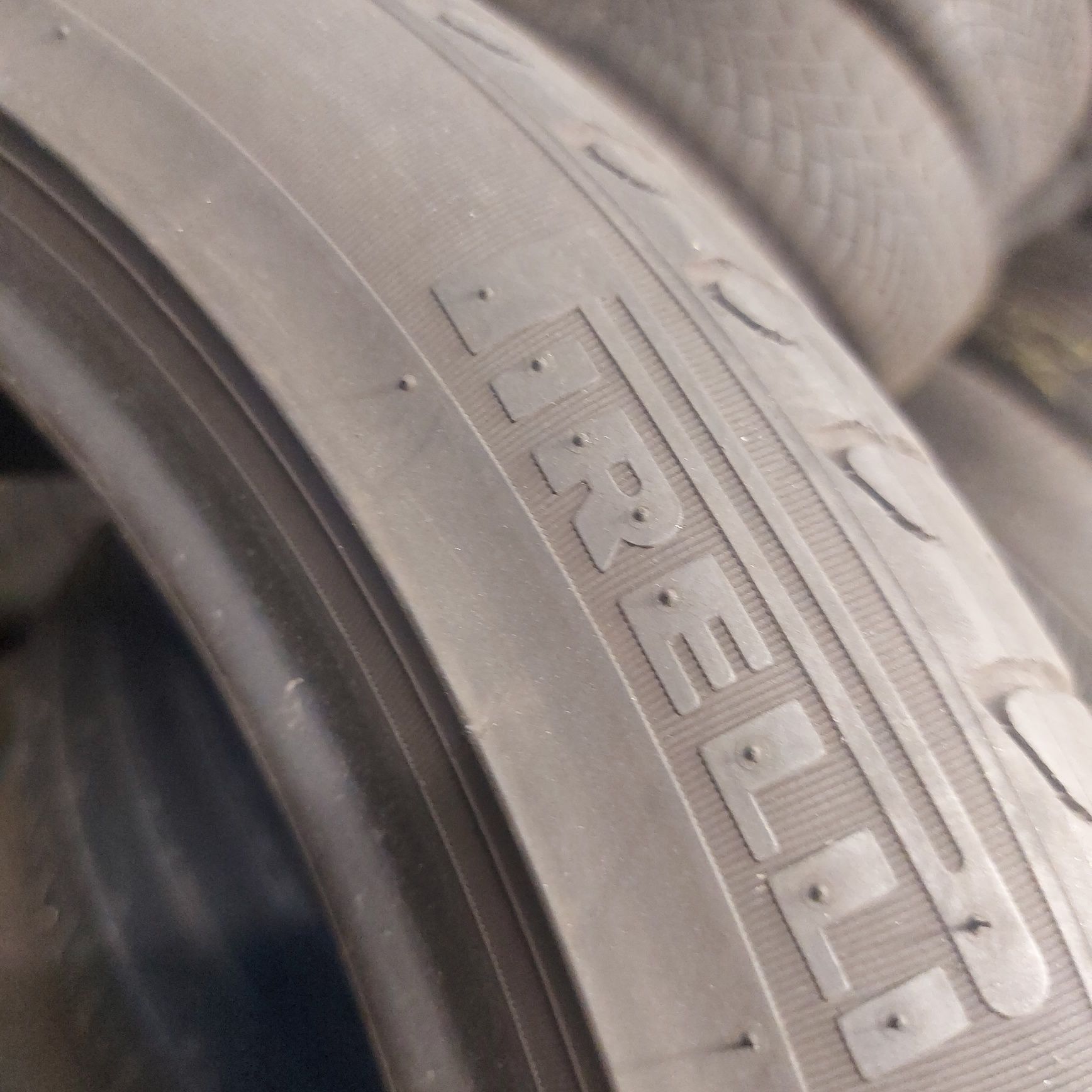 245/40/18" pirelli 2бр.гуми