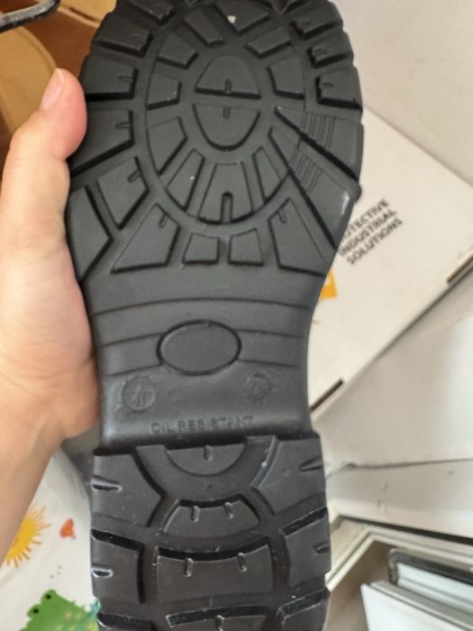 Новые рабочие ботинки