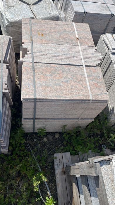 Granit ,travertin ,plinta ,diferite culori si dimensiuni
