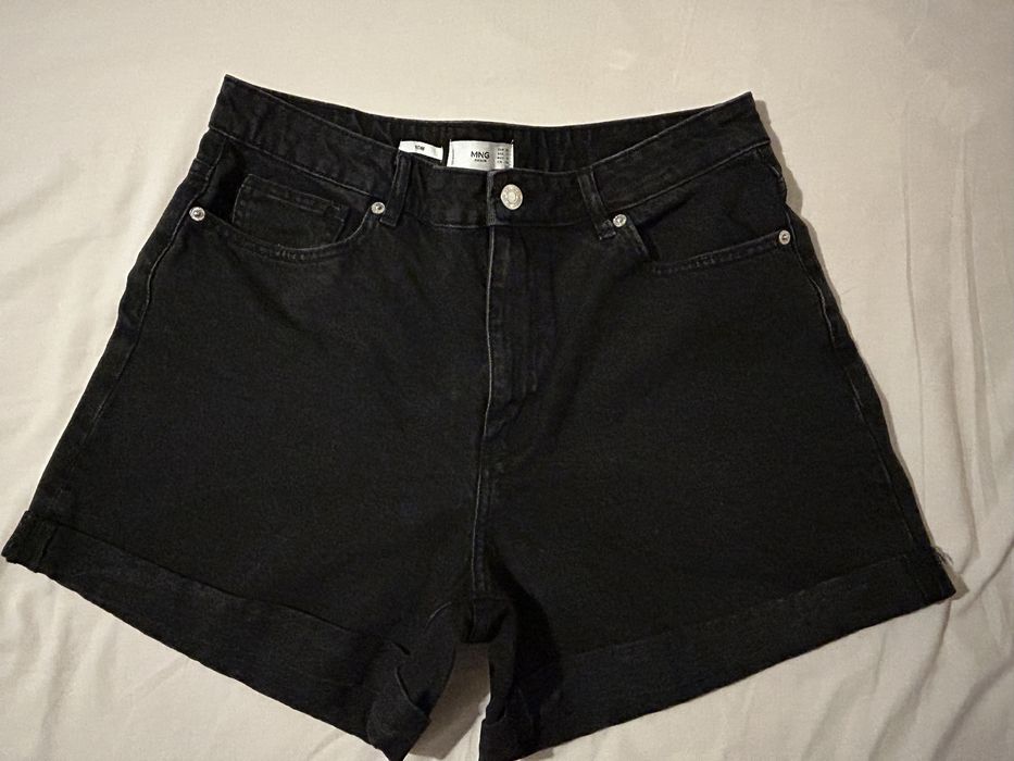Pantaloni scurti
