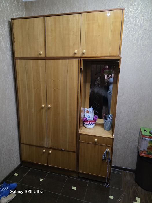Продам. Коридорный шкаф.