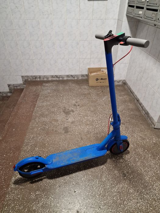 trotineta aovopro m365 partial funcționabila mai mult pt piese