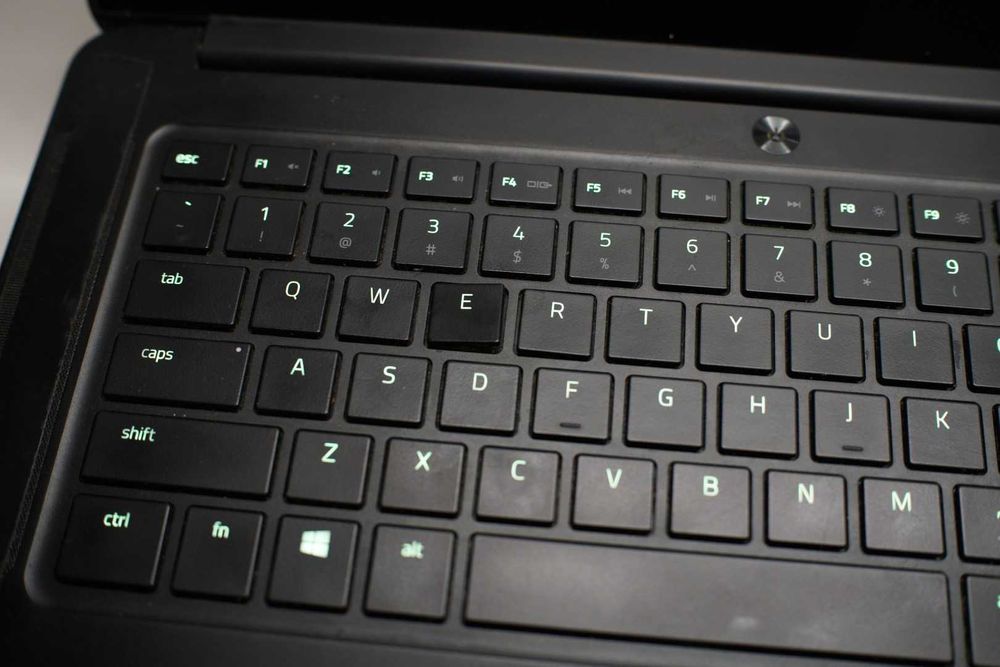 Razer Blade 14 (2016) i7-6700HQ, GTX 1060, 16GB RAM, 512GB SSD, QHD+