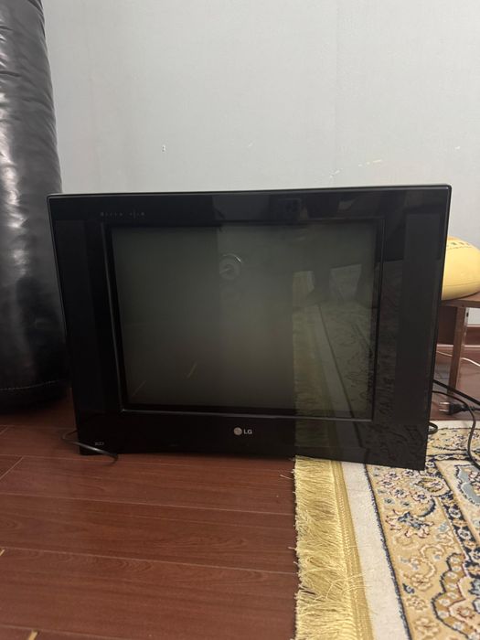 Телевизор LG черный