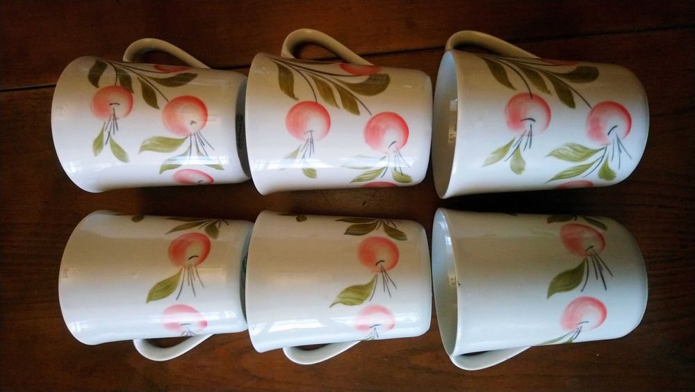 Порцеланови чаши за мляко.