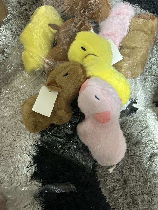 Jucarii  capybara care se pune pe mana