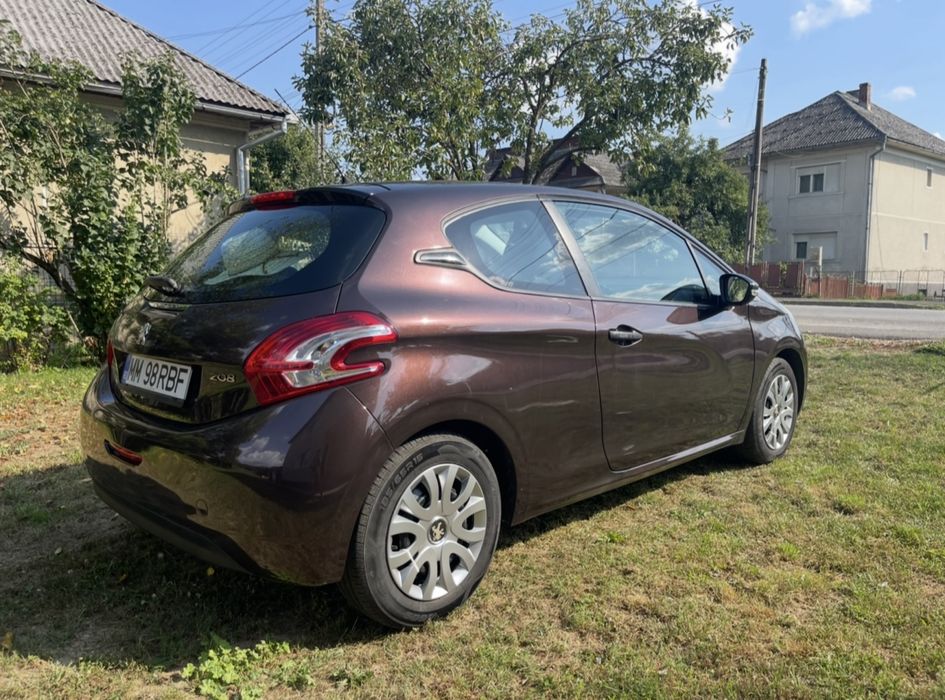 Vând PEUGEOT 208 57.000 km 1.0 benzina euro 5