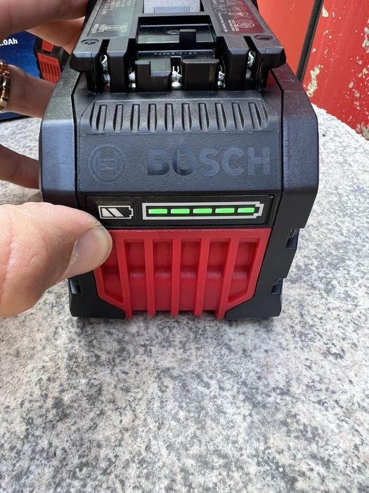 Vand baterie Bosch procore de 18v-12 amperi