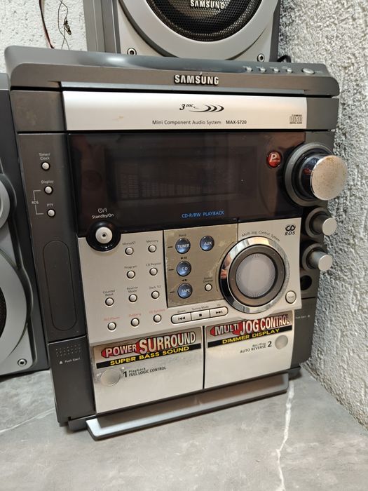 Vând combina audio Samsung CD mp3, radio si AUX
Radio CD casetofon.
Ci