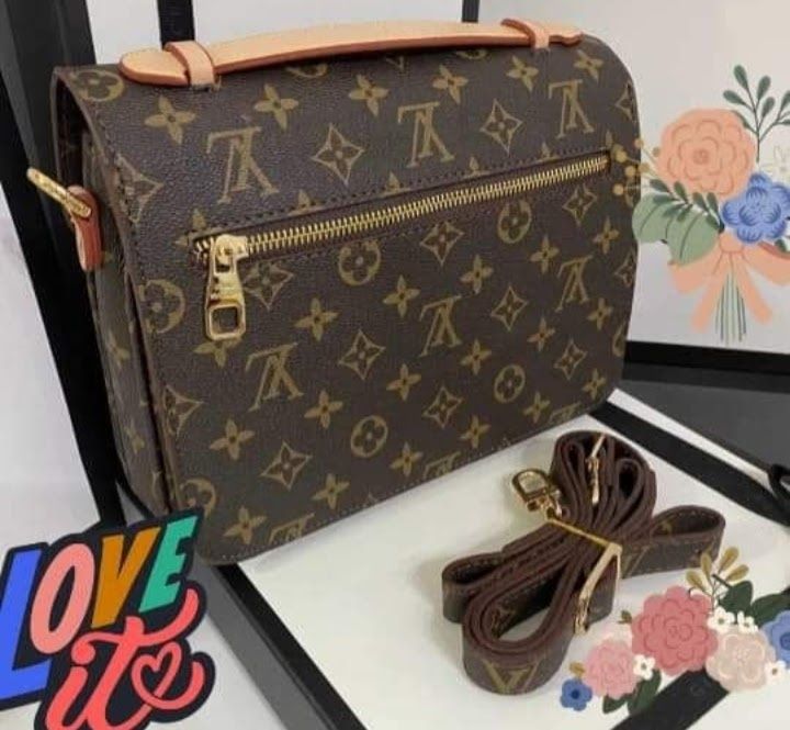 Geanta Louis Vuitton Pochette Metis, curea detasabila,saculet, etichet