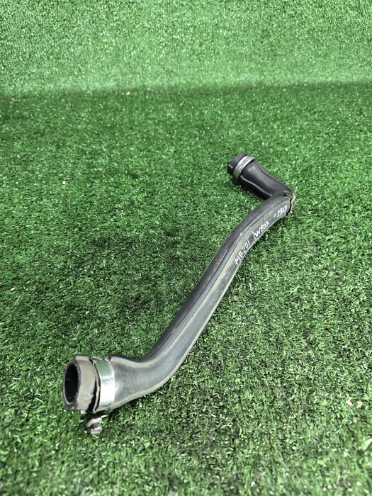 Шланг патрубок сапуна Мерседес мерс цешка 271 с180 Mercedes w203 c180