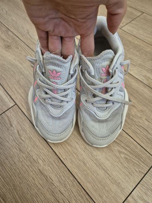 Маратонки за момиче adidas