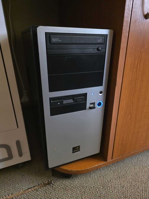 Calculator + monitor, periferice, webcam - Intel Core 2 Quad Q6600