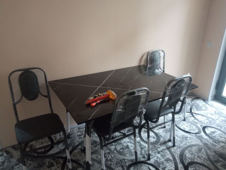 Ижарага уй берилади  урикзор бозор  йонида  2 хона  450& хамма шаройит