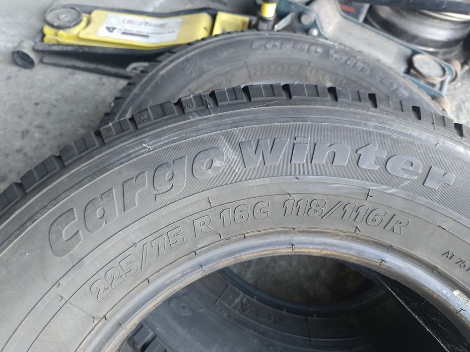 БУСОВИ ЗИМНИ -16цола -225/75-1бр.-80лв."RIKEN"