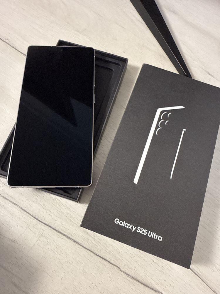 Samsung S25 Ultra 256Gb ca Nou 4 Incarcari la cutie