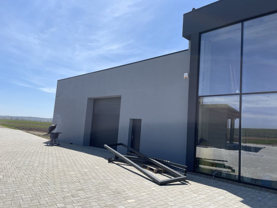 Spatiu Comercial/ Reprezentanta/ Service auto/ Magazin/ DE INCHIRIAT..