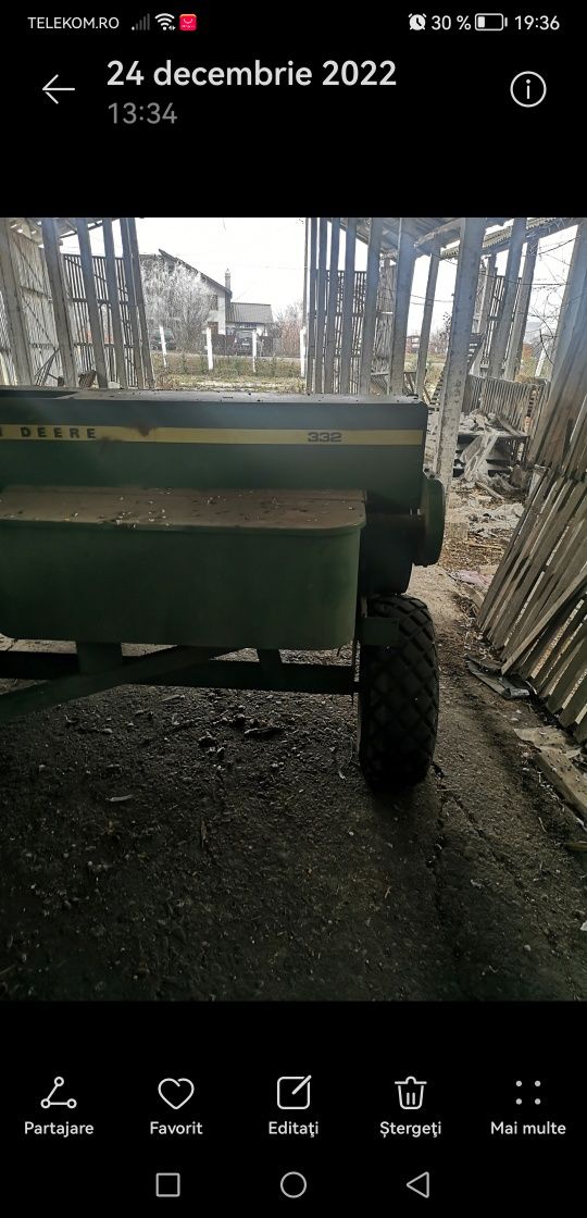 Vând presa john deere 332 stare foarte bună aparatul merge impecabil