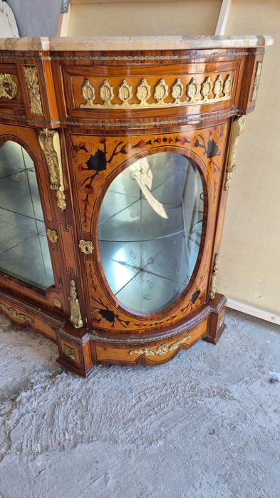 Servantă în stil Ludovic al XVI-LEA