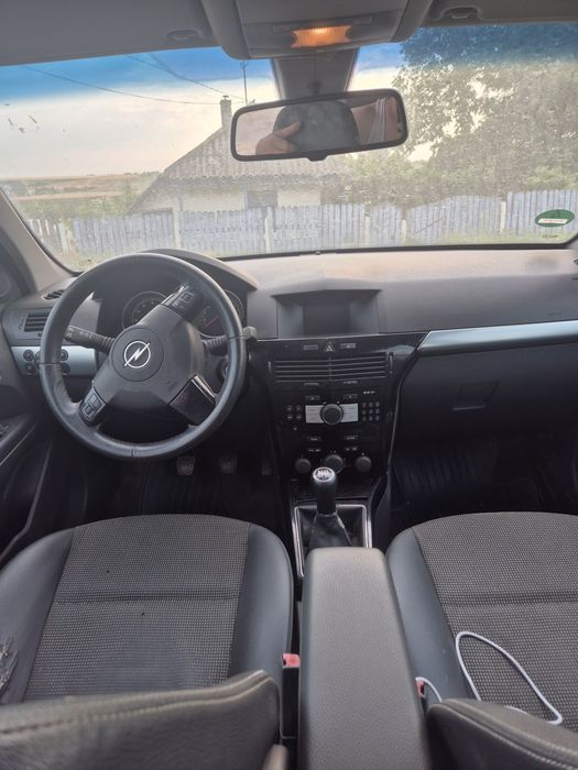 Dezmembrez opel Astra h 1.6 benzina Z16xer