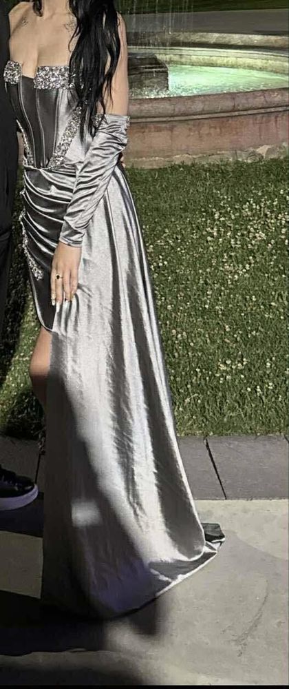 Vand rochie ocazie