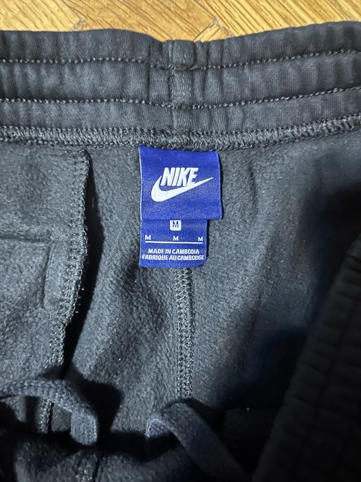 Долнище на Nike.